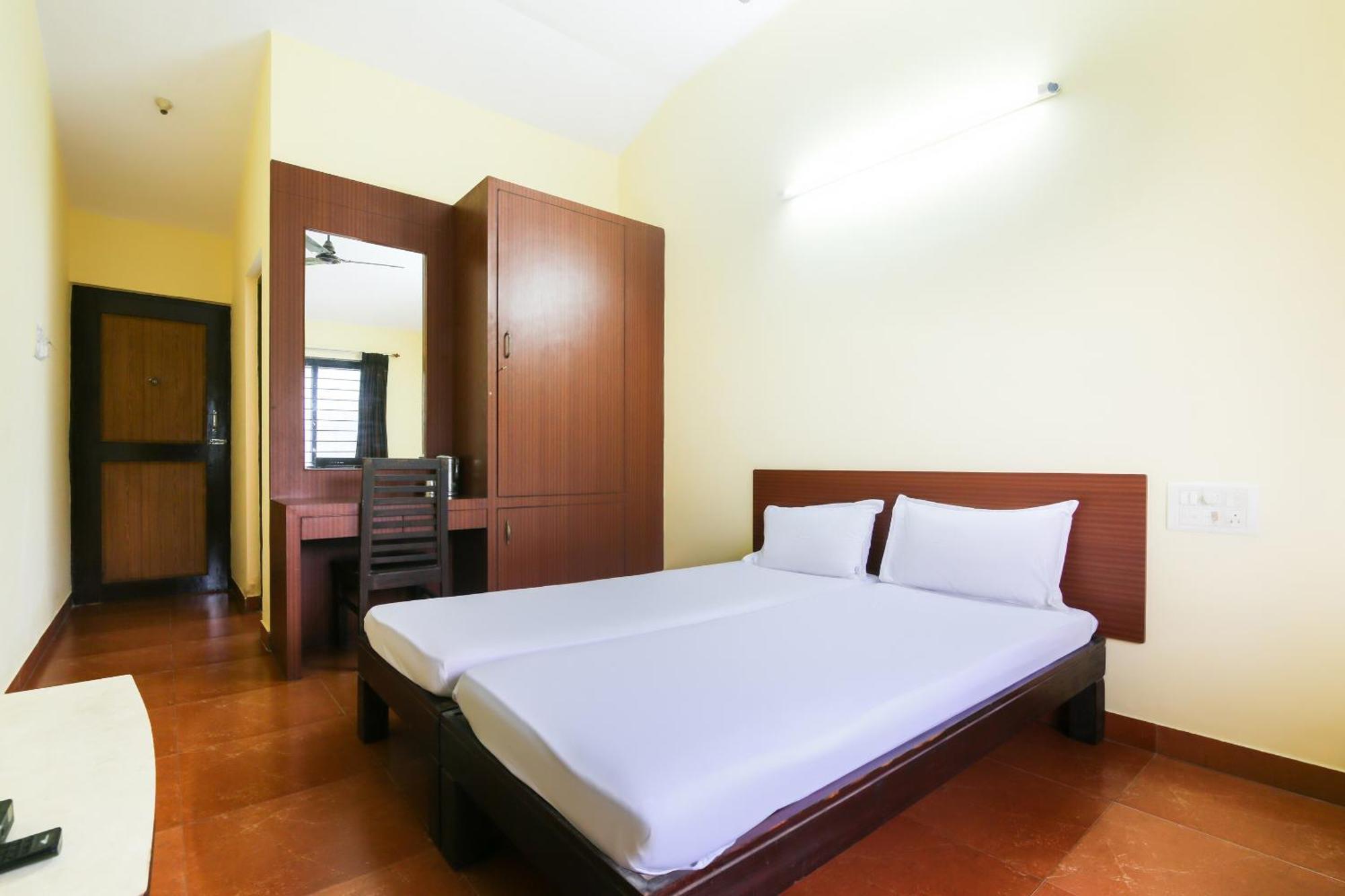 Hotel O Raviraj Classic Cana Extérieur photo